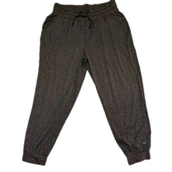 zuda Pants - zuda Regular Z-Cool Cropped Joggers
Size XS Heather Gray NWT
